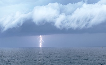 Onweer op het water: wat te doen?